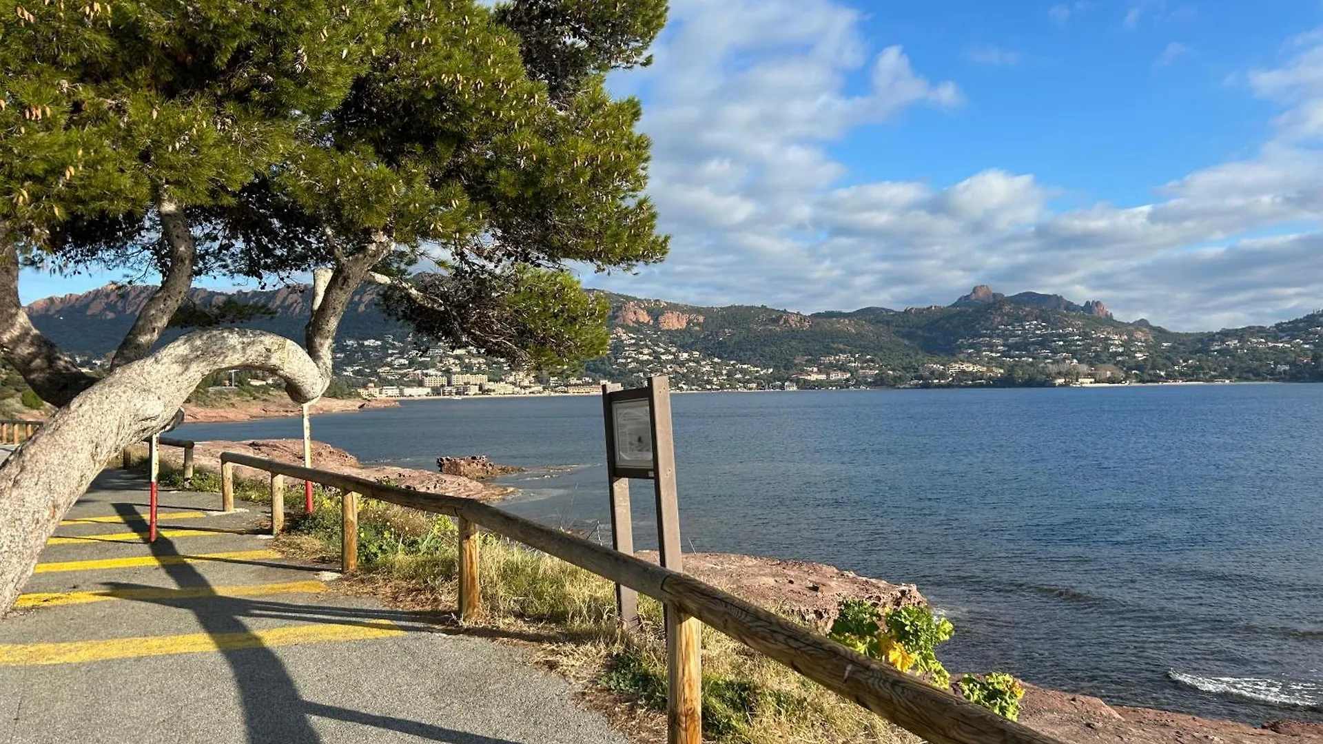 Apartment Superbe Studio 4/5 Pers Dans Residence Cap Esterel Saint-Raphael